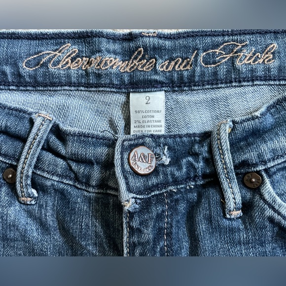 Gently Used!
Abercrombie & Fitch Women’s Denim Shorts, Size 2 - Picture 4 of 5